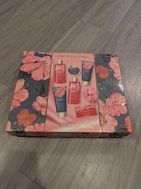 Baylis & Harding  Luxury Pamper Gift Set - NEW